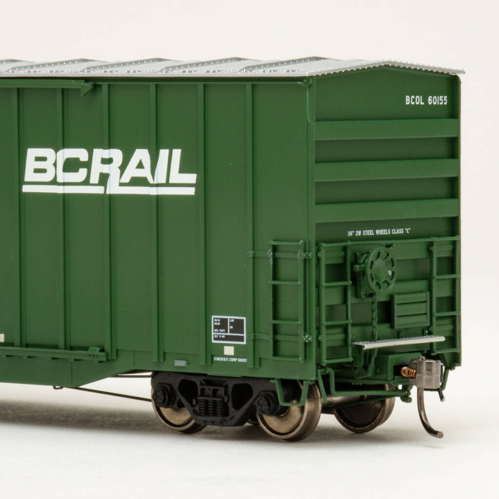 Color photo showing B end of HO scale boxcar with exterior posts painted dark green with black and white graphics on white background.