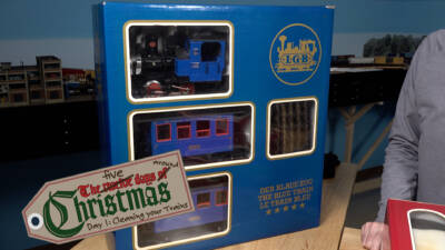 The Five Days Around Christmas | Day 1 – Cleaning your trains