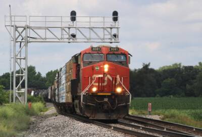 CN shows financial, operating gains in fourth quarter