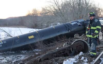 Shelter-in-place order extends into second day at Connecticut derailment